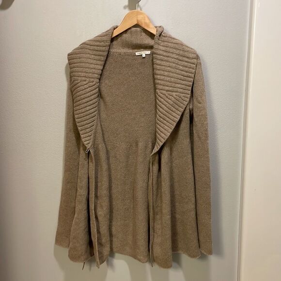 Vince woman’s tan long sweater. It is missing a tie and a button - Picture 2 of 10